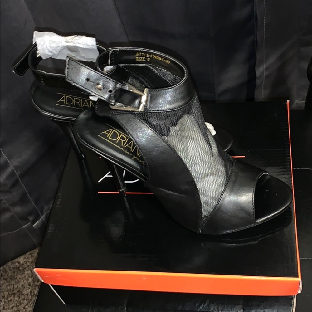 Black heels - Picture 5 of 8
